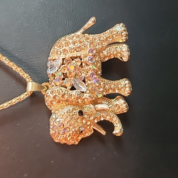 Betsey Johnson Jewelry - SALE 3/25 Gorgeous elephant pendant necklace 🐘